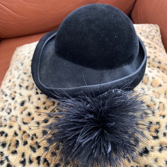 Vintage 1940s Saks Fifth Avenue Black Hat Wool with Feather and Beading - Picture 10 of 16